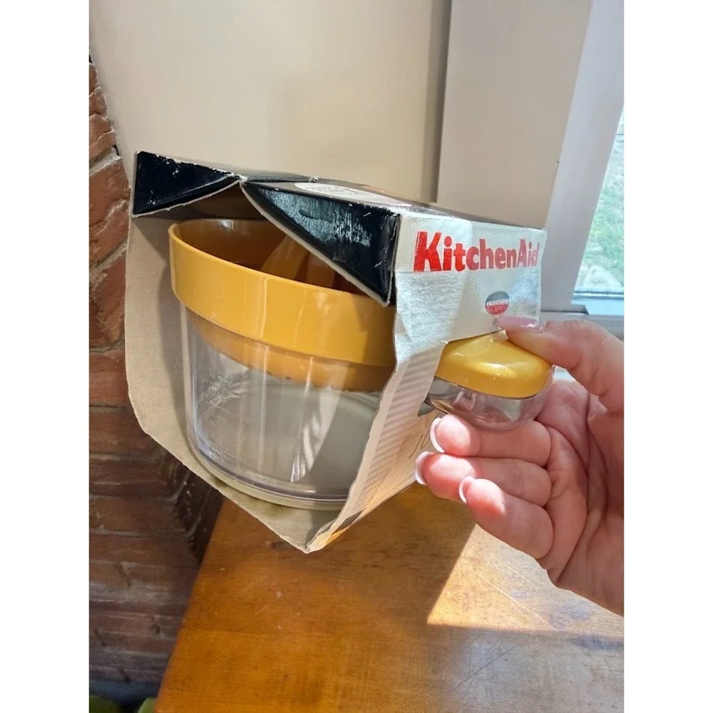 NOS KitchenAid Citrus Juicer,Clear Measuring Cup,Yellow Top 18oz Dishwasher Safe